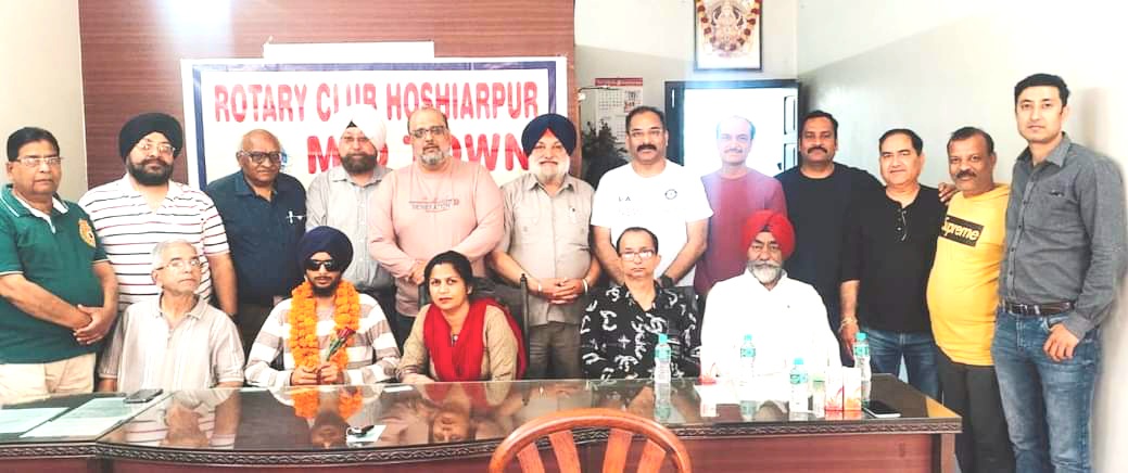 पिछले 12 वर्षों से अंधेपन के शिकार प्रभजोत सिंह को रोटरी क्लब के सहयोग से मिली रोशनी